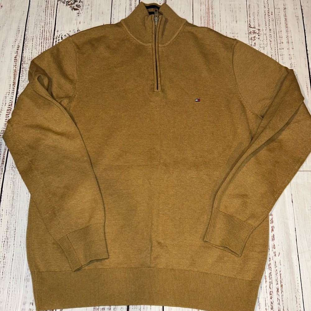 Tommy Hilfiger 1/4 zip pull over. Size Lg. No Holes